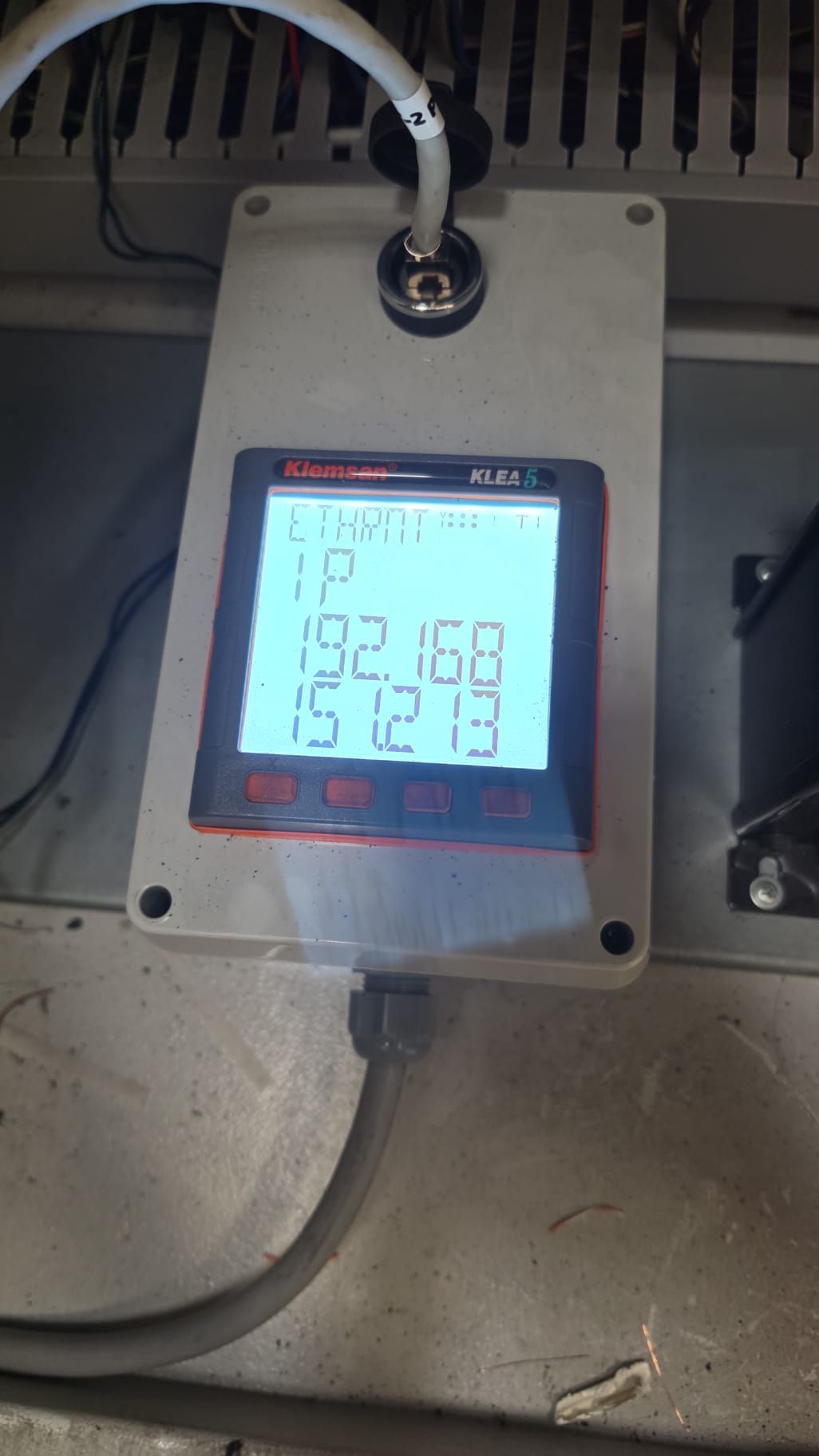 Üretim sahasında enerji tüketimini ölçen analizör